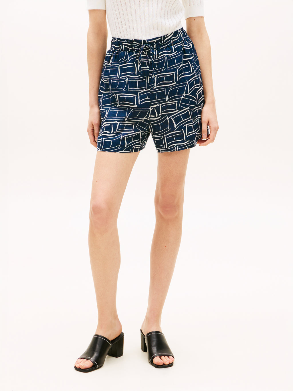 The Navy Linen Pattern Shorts