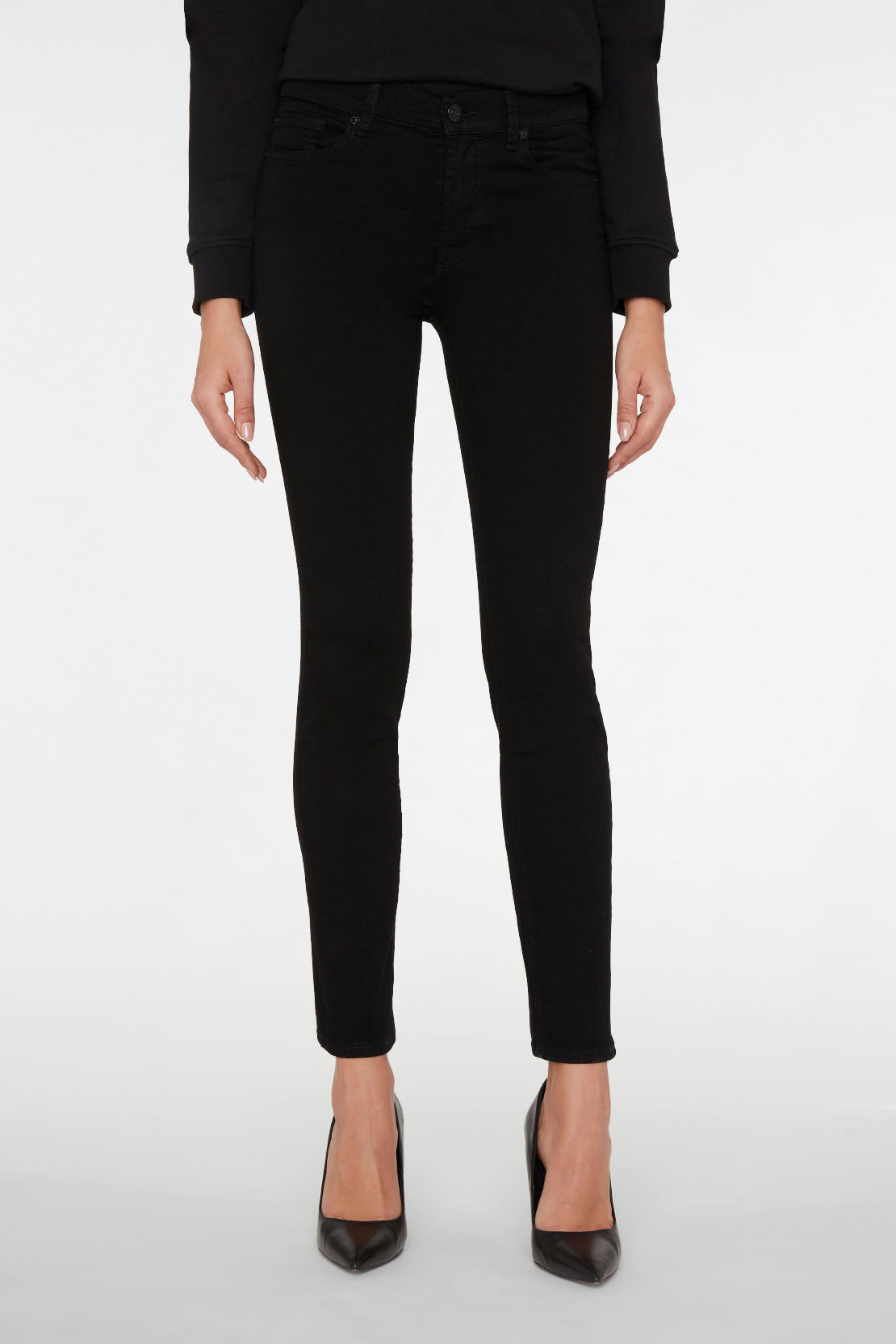 The ROXANNE Slim Rinsed Black Jeans